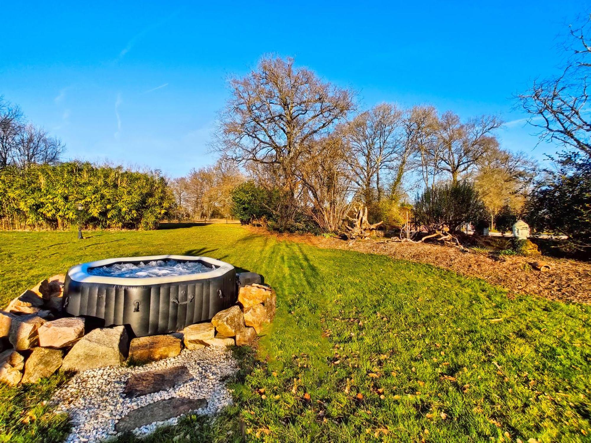 Villa Tagibao Avec Piscine Chauffee Et Spa Lesterps Dış mekan fotoğraf