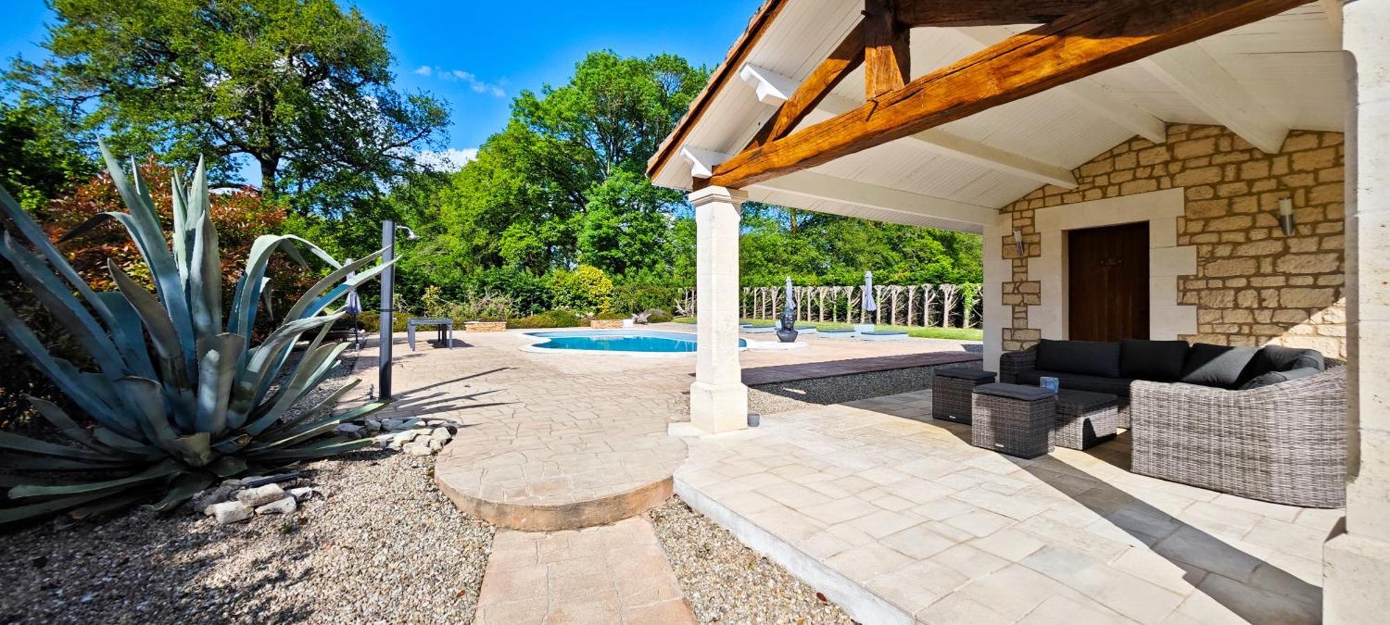 Villa Tagibao Avec Piscine Chauffee Et Spa Lesterps Dış mekan fotoğraf